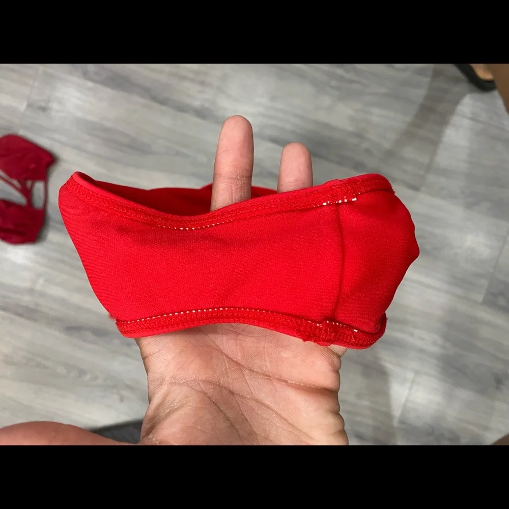 Red bikini - Picture 2 of 2